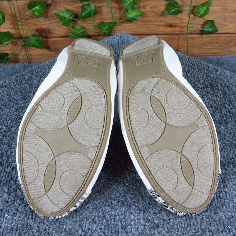 Time‎ and Tru Scrunch Women Ballet Flat 10 Wide Comfort White Snakeskin Print